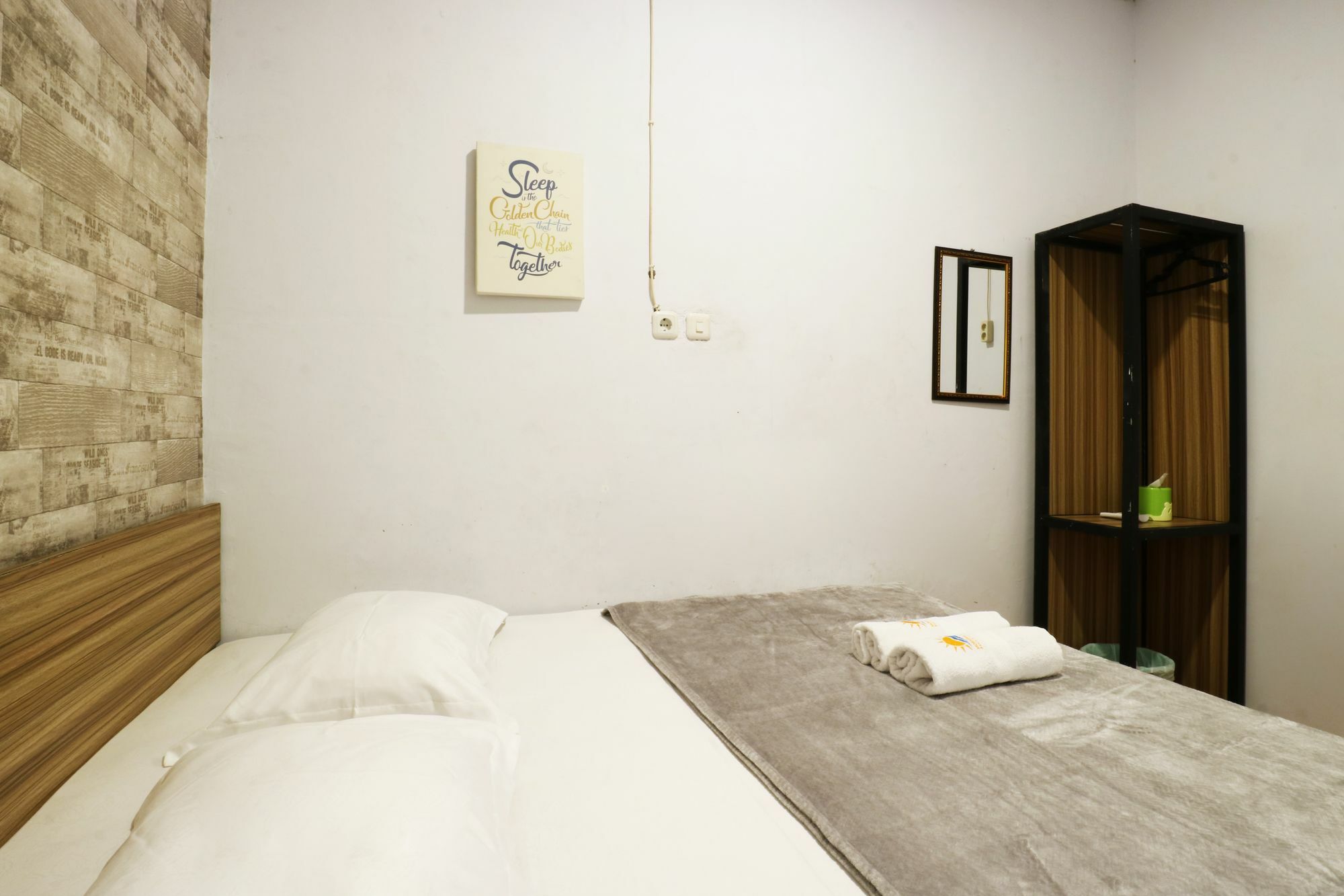 Morning Sun Hotel Surabaya Exterior photo