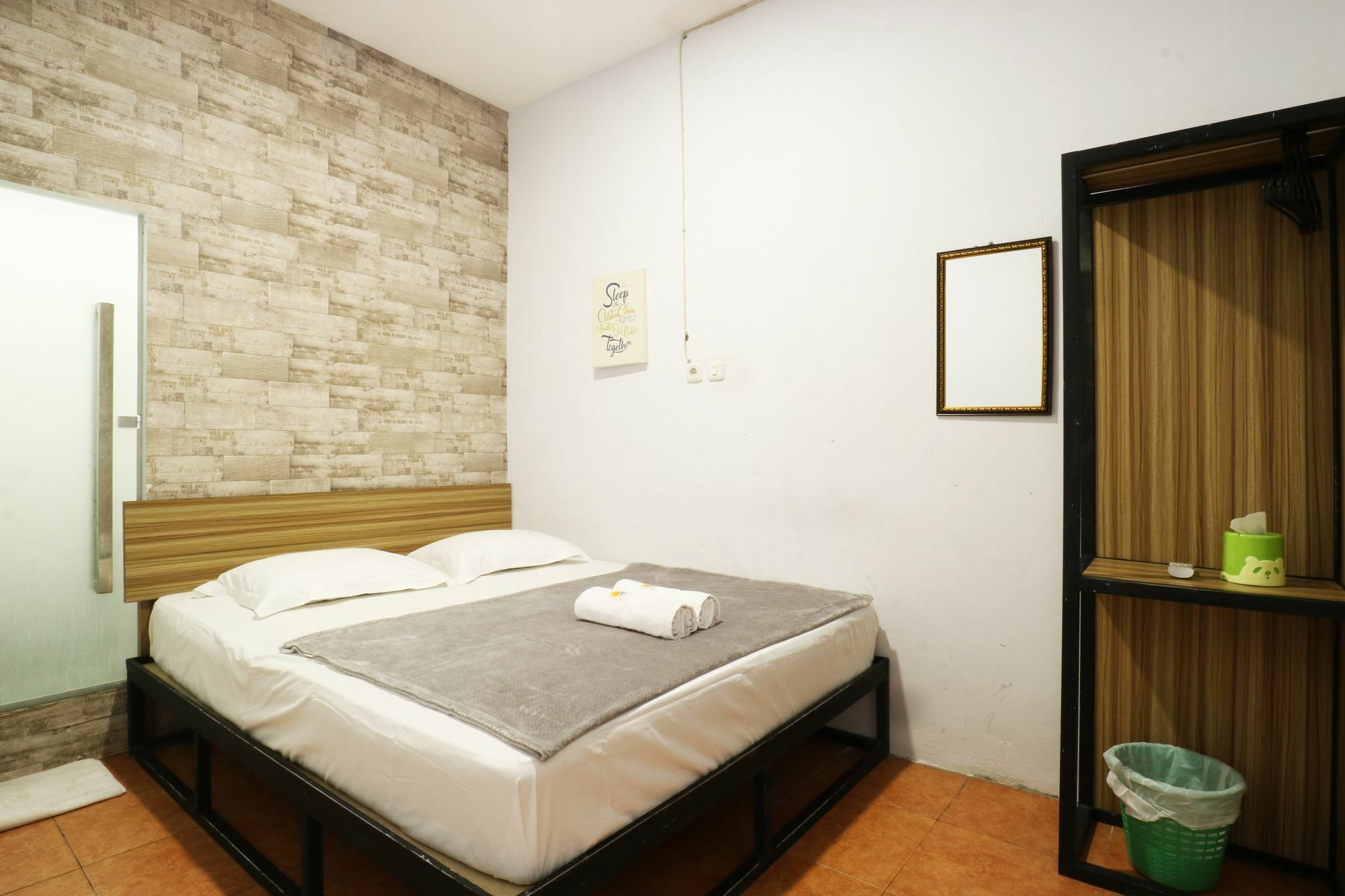 Morning Sun Hotel Surabaya Exterior photo
